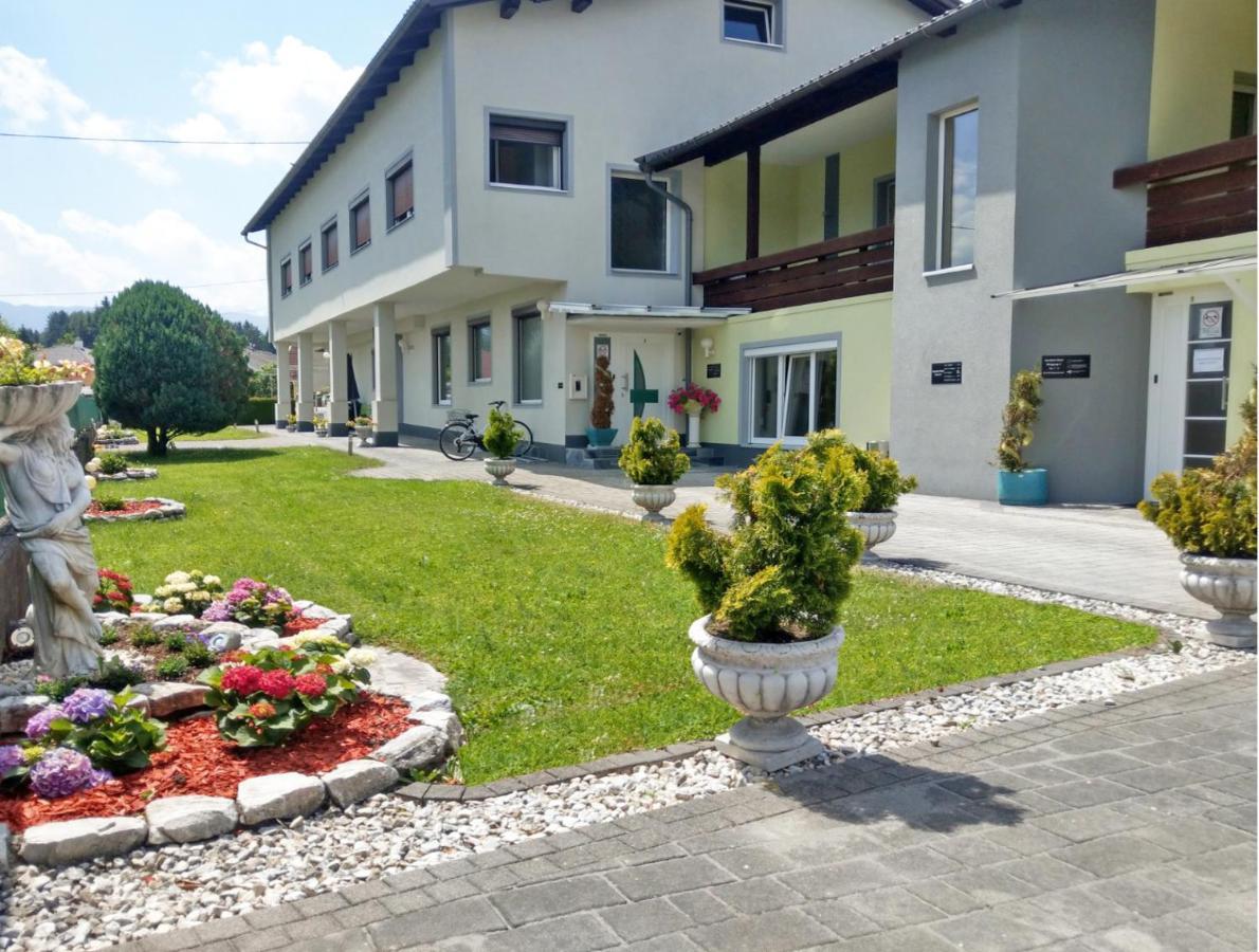 Alpenblick - Modernes Und Grosszuegiges Apartment Φίλλαχ Εξωτερικό φωτογραφία